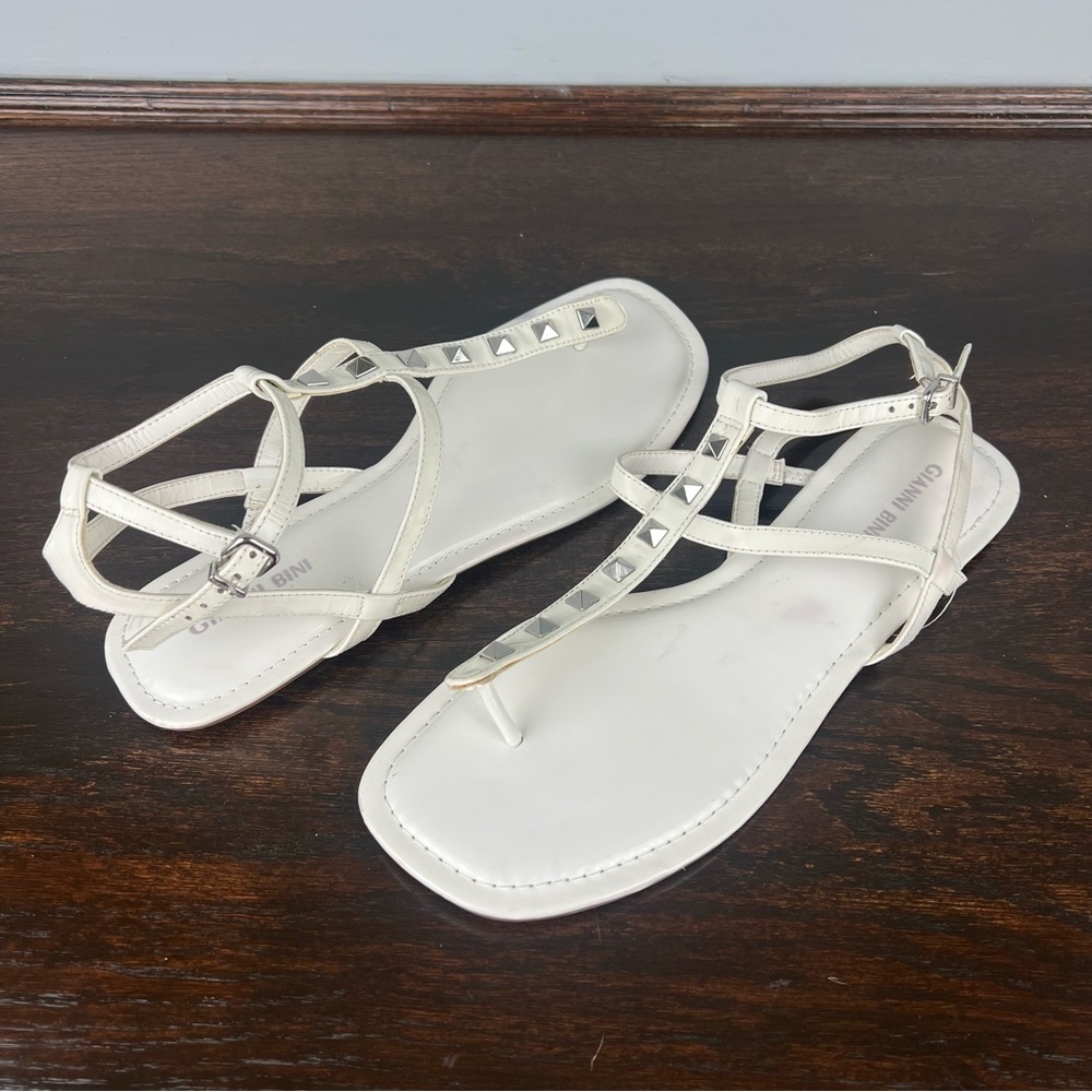 Gianni Bini Thong Sandals Womens Leather Studded Shoes Size 10 M White Silver